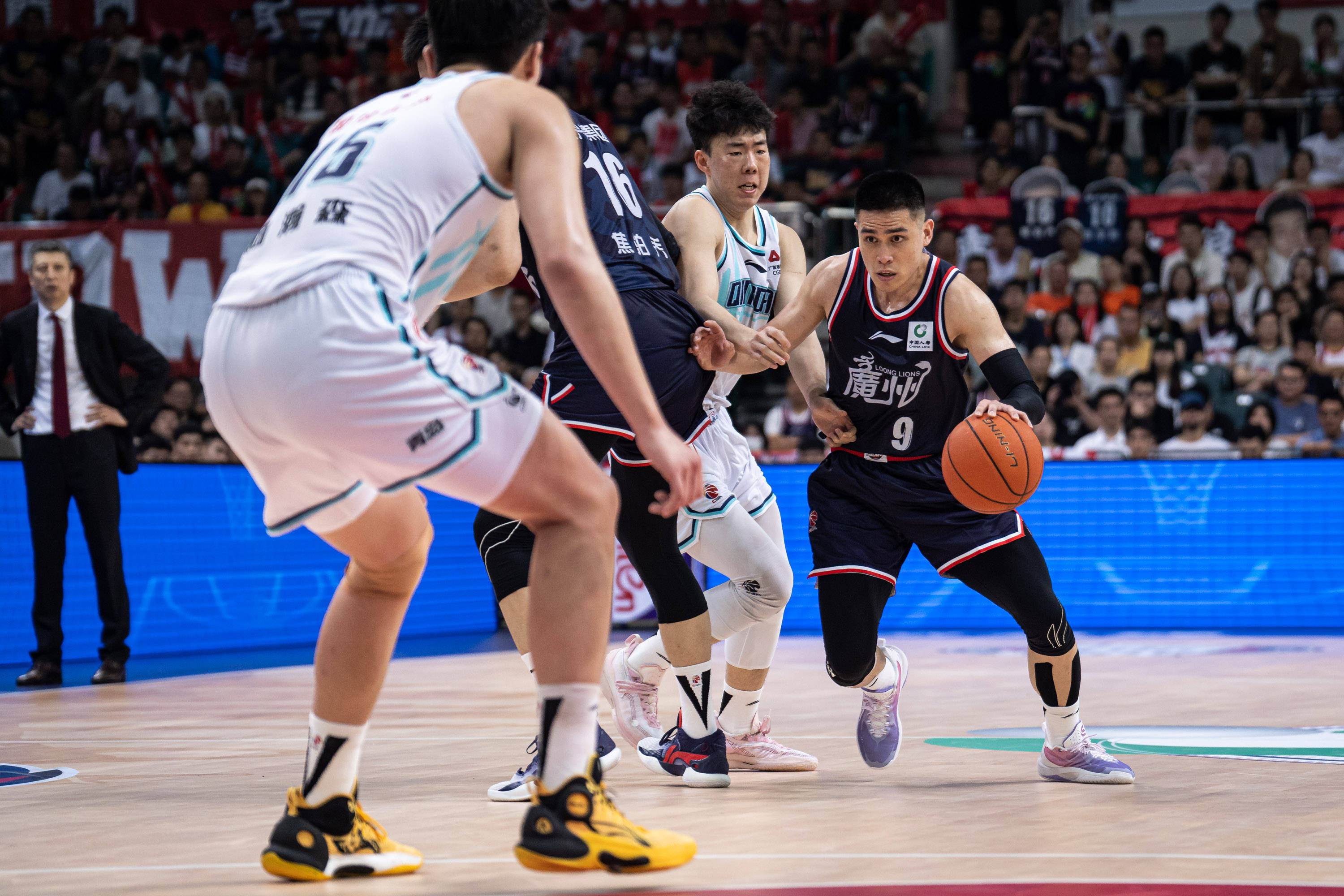 替补席的即 替补席的即